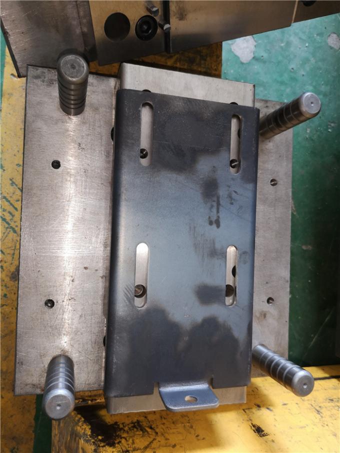Métal fait sur commande de précision emboutissant le zinc galvanisé épais de 2mm plaquant l'estampillage en métal de tôle d'acier 3