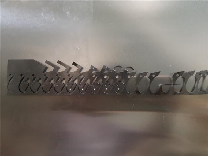 Le métal de précision de taille emboutissant la prise en laiton de pièces goupille la disposition de bande terminale 0