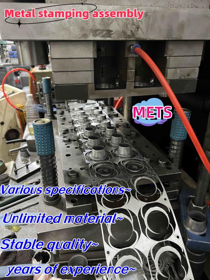 Production de pièces d'emboutissage métallique à découpe progressive automatique à tirage continu 0