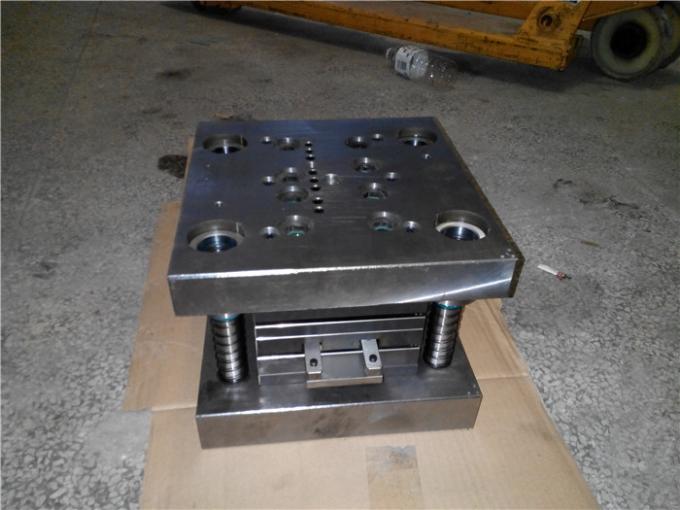 Matrices d'estampillage progressives en acier en métal/accessoires d'outil/de matériel précision de moule 2