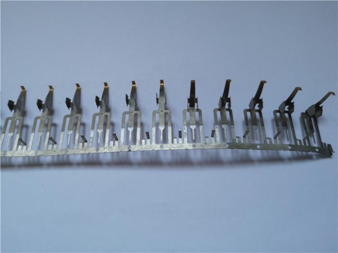 Le métal de cuivre blanc de connexion emboutissant des pièces, tirant le conducteur électronique supporte le traitement de partie 1