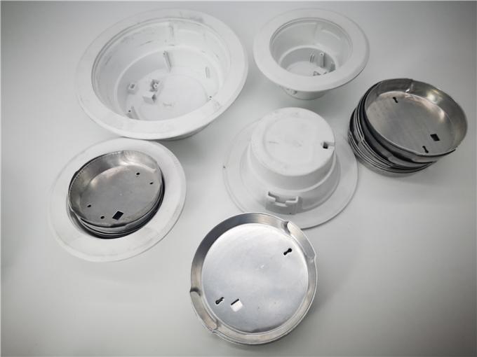 Pièces en aluminium embouties par ampoule durable de LED avec la taille différente produisant en série 0
