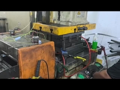 Matrices d'estampillage des véhicules à moteur