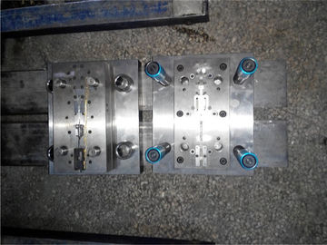 Production en laiton des véhicules à moteur progressive de l'acier de tungstène de matrices d'estampillage basse YG15 Leadframe